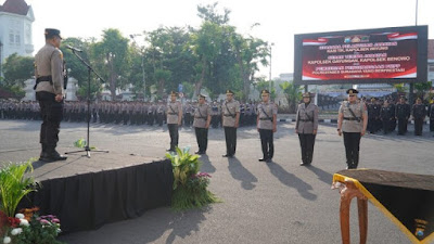 Upara Pelantikan serta Pemberian Penghargaan kepada Anggota Polrestabes Surabaya