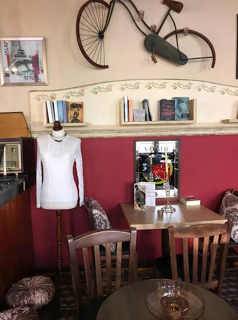 Marionnette Bistro 