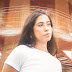 Embarque na bela composição de Carla Sol no clipe "Voltas"