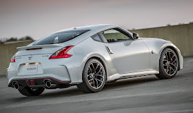 Rear 3/4 view of 2015 Nissan 370Z Nismo