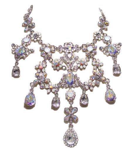 Flower diamond oval necklace