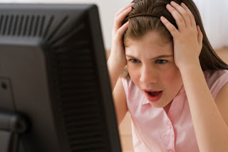 Sad Girl Computer Penyakit Internet Terhadap Manusia
