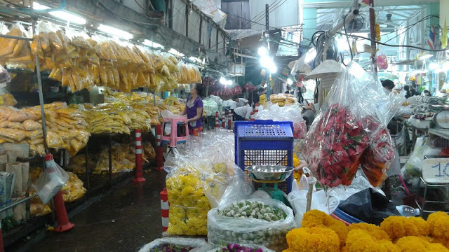 Mercado de las flores - Bolsas de flores preparadas para los compradores