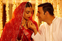 Padman Akshay Kumar and Radhika Apte Image 4