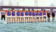 SELECCIÓN DE HOLANDA - Temporada 1987-88 - Hans Van Breukelen, Johnny Bosman, Ronald Koeman, Johnny Van 't Schip, Gerald Vanenburg, Adri Van Tiggelen, Arnold Mühren, Berry Van Aerle, Aron Winter, Sonny Silooy y Ruud Gullit - HOLANDA 4 (Johnny Bosman 3, Ronald Koeman) CHIPRE 0 - 09/12/1987 - Eurocopa de 1988, fase de clasificación - Ámsterdam, Holanda, Amsterdam Arena - El partido fue repetición sin público del celebrado el 28/10/1997 al anularse aquél por la UEFA, que obligó a repetirlo por haberse lanzado desde el graderío una bomba de humo que impactó en el portero chipriota