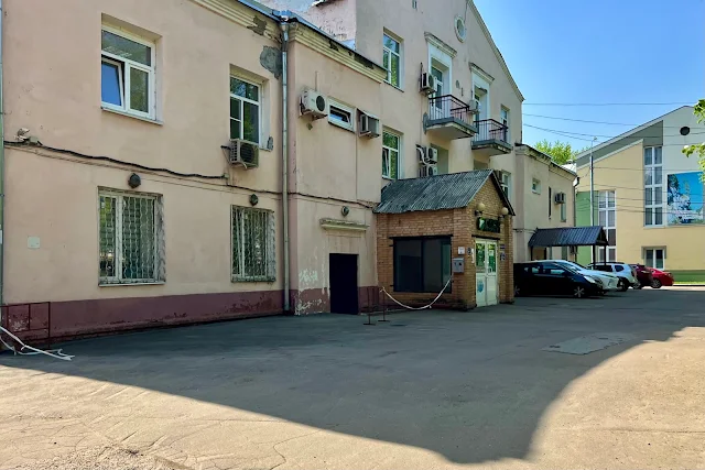 Каширское шоссе, дворы, здание 1950 года постройки