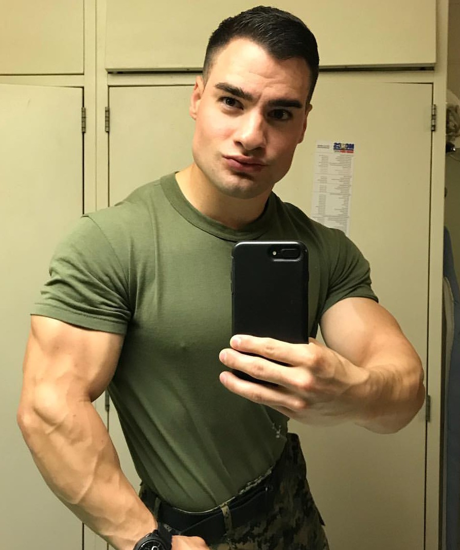 hot-american-soldier-handsome-military-uniform-guy-selfie