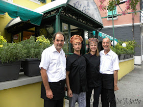 Il proprietario Enes (primo a destra ) e lo staff della Trattoria "Al Pescatore" a Trieste