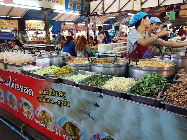 เดินตลาดนัดใหญ่เจอ 10 ของกินขายดีมากเห็นแล้วน่าขายเป็นอาชีพเสริม