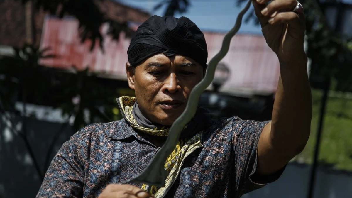 Ritual jamasan pusaka dan mistik karat keris Jawa