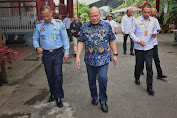    Ketua DPD RI Tinjau Lapas Kelas I Surabaya, Pastikan Keamanan Sipir dan Warga Binaan