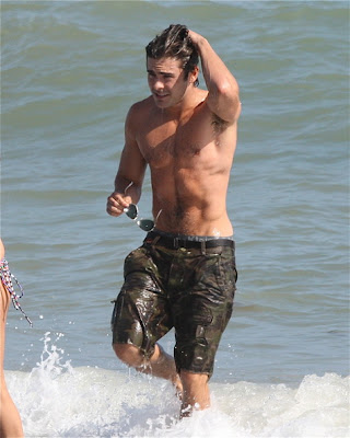 Zac Efron Hot