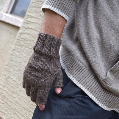 https://www.etsy.com/listing/244263254/mens-fingerless-gloves-natural-brown?ref=shop_home_active_10