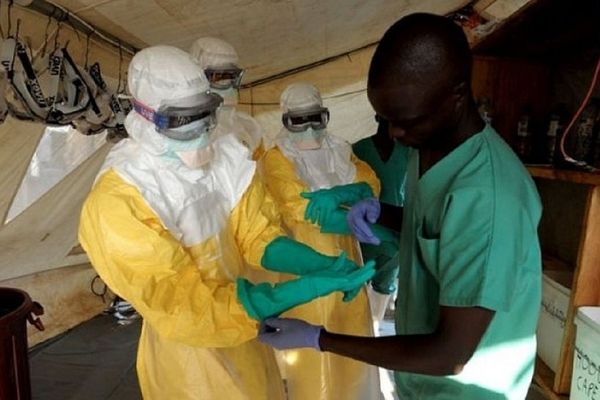 O governo da Guiné declara uma epidemia de ebola