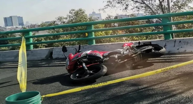 TERROR: Mueren dos al derrapar moto en un puente; uno cayó 15 metros