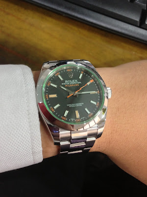 http://westernwatch.blogspot.com/2013/11/rolex-milgauss-116400gv-solid-and.html