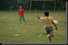 Anak kecil Main Sepakbola (4)