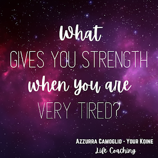 Weekly question by life coach Azzurra Camoglio: "What gives you strength when you are very tired?"