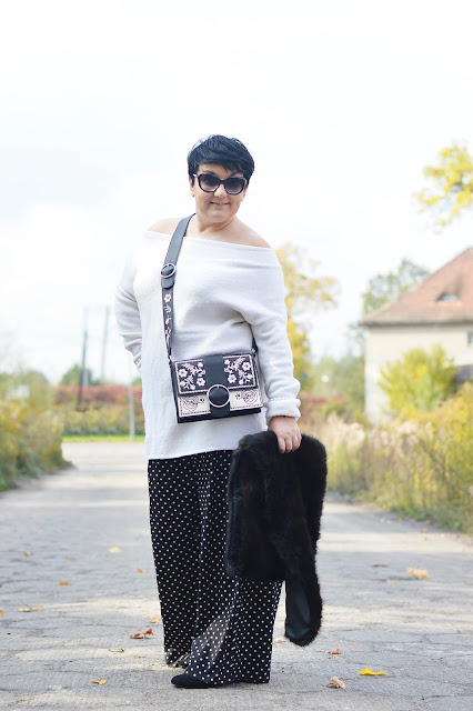 Szerokie spodnie i luźny sweter  Wide pants and loose sweater