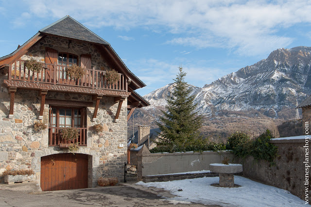 Piedrafita de Jaca pueblo Pirineo Aragonés Huesca