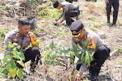 Selaraskan Program Penghijauan Kapolri, Polres Soppeng Serentak Tanam Pohon