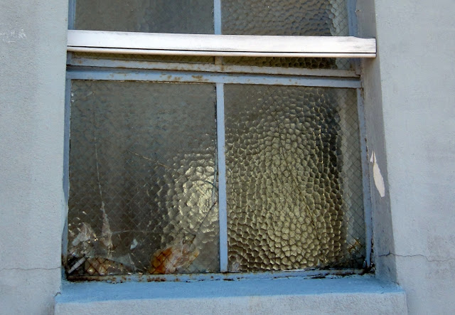 Window with rippled glass