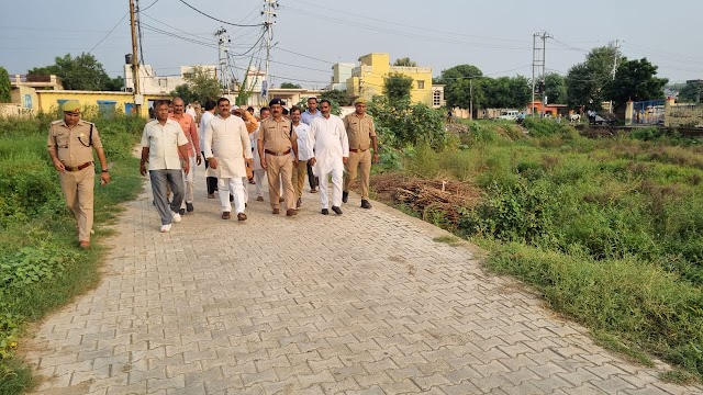 जल एवं पर्यावरण संरक्षण व वृक्षारोपण  अमृत मानसरोवर तालाब सलेमपुर गुर्जर परिसर में होमगार्डों व ग्रामीणों ने वृक्षारोपण किया ।