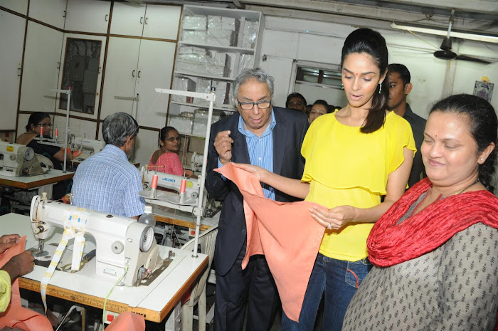 mallika sherawat visits cancer patients aid ociation. unseen pics