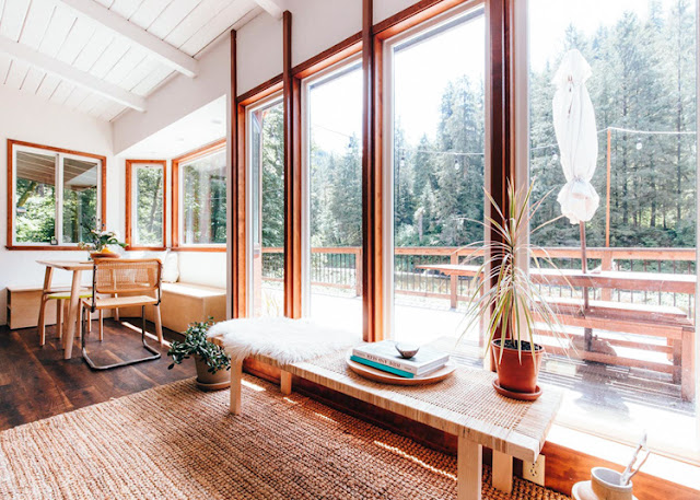 mid-century cabin with vaulted ceiling and large windows