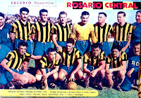 CLUB ATLÉTICO ROSARIO CENTRAL - Rosario, Argentina - Temporada 1952 - Minni, F. Vairo, Virginio, Fogel y Raneri; Gauna, Appicciafoco, Rosa, J. Vairo y Portaluppi - Rosario Central se clasificó 13º en el Campeonato Argentino de 1ª División