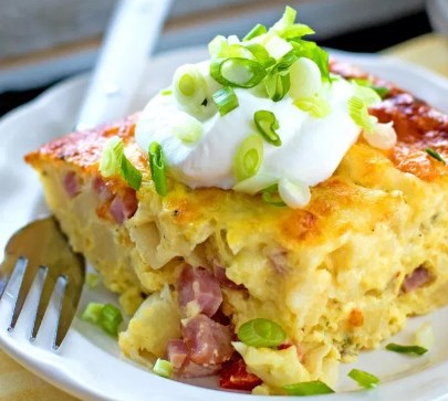 HAM AND CHEESE HASH BROWN BRUNCH BAKE