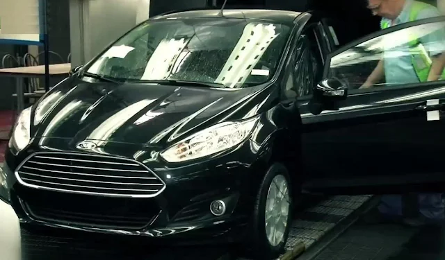 Novo Fiesta hatch 2014 - preto