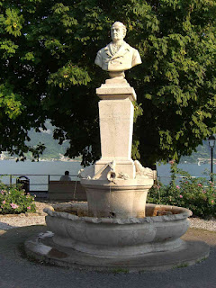 Benzoni's bust of his patron, Count Luigi Tadini, by the lake in Lovere