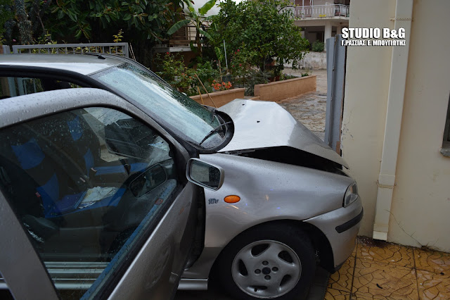 Ναύπλιο: Αυτοκίνητο καρφώθηκε σε σπίτι στην Ασίνη 