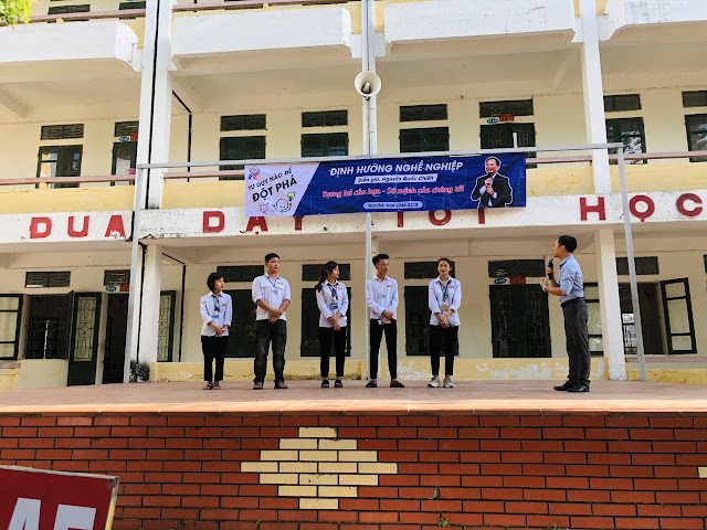 Diễn giả Nguyễn Quốc Chiến hướng nghiệp cho học sinh Đông Tiền Hải