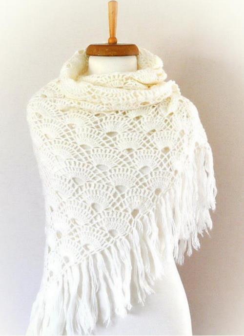 easy crochet shawl - shell stitch triangle shawl