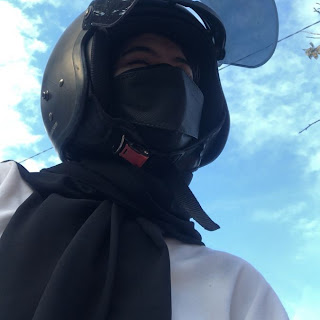 Keselamatan Tanpa Kompromi CEWEK CANTIK Tunjukkan Keanggunan dengan Helm Keselamatan Tanpa Kompromi CEWEK CANTIK Tunjukkan Keanggunan dengan Helm