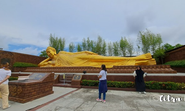 Kisah Perjalanan:  Kemilau Sleeping Buddha