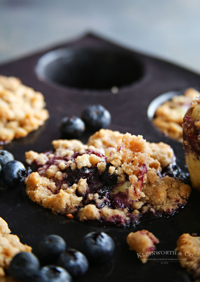 Sweet and Crumbly: Elevate Your Baking Game with Blueberry Streusel Muffins