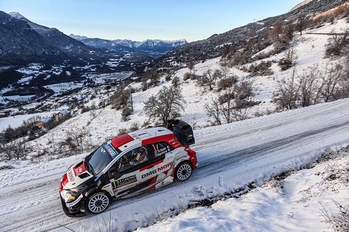 WRC: Sebastien Ogier y Evans luchan en la mañana nevada de Montecarlo