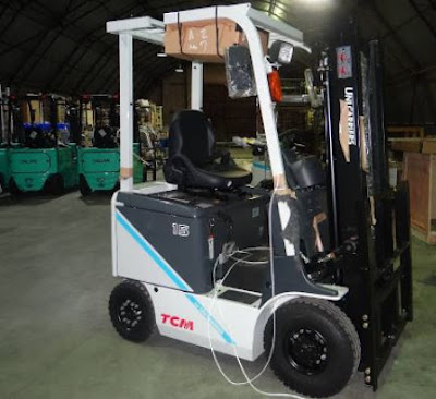 giá xe nâng điện tcm 0984942247