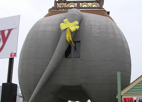 lucy_amazing_elephant_building_06