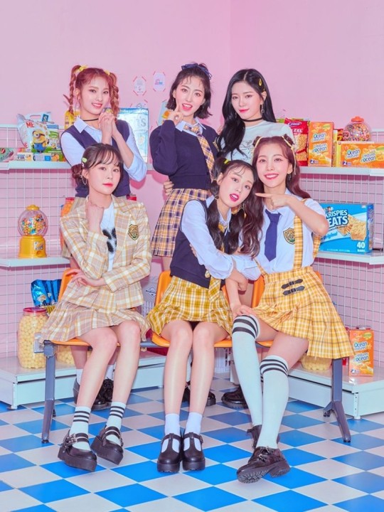 FANATICS, an unfortunate rookie girl group who became famous for being assaulted for failing to expose.