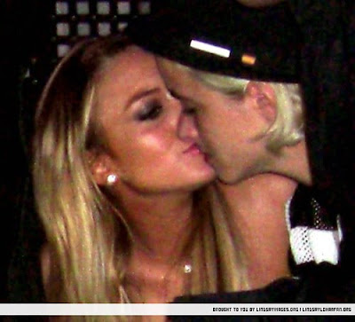 samantha ronson kiss. Poor Samantha, she has to put