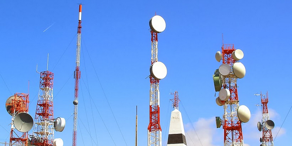 Telefónica vende otras 1.000 antenas de telefonía móvil a Abertis