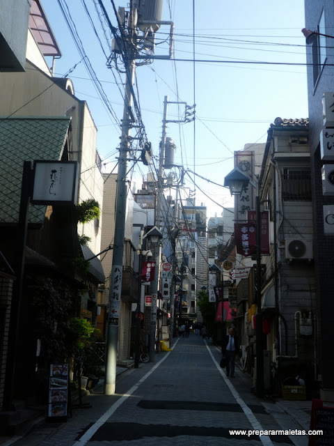 calles barrio geishas en Tokio Kagurazaka