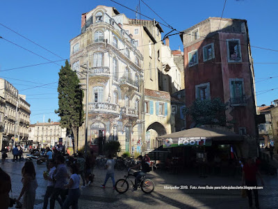 Imagen 10 labrujulazularte 2021/05/31  Impresionantes trampantojos en las fachadas de los edificios de Montpellier. Pintados a escala humana, amplian la visión de la ciudad y confunden la vista con su realismo. Fotografía de Anna Buás para https://labrujulazularte.blogspot.com