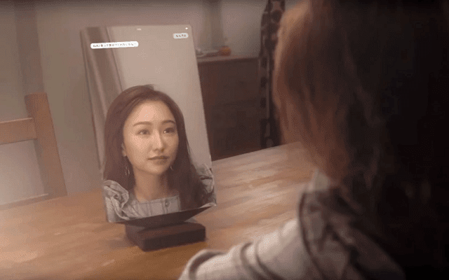 بالفيديو : مرآة جديدة بإمكانها التحدث معك ومدحك ورفع معموياتك