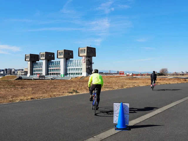 荒川自転車道　岩淵水門