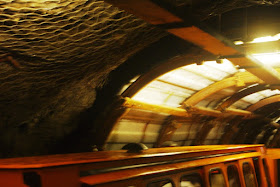 Vista del tren en el interior de la mina